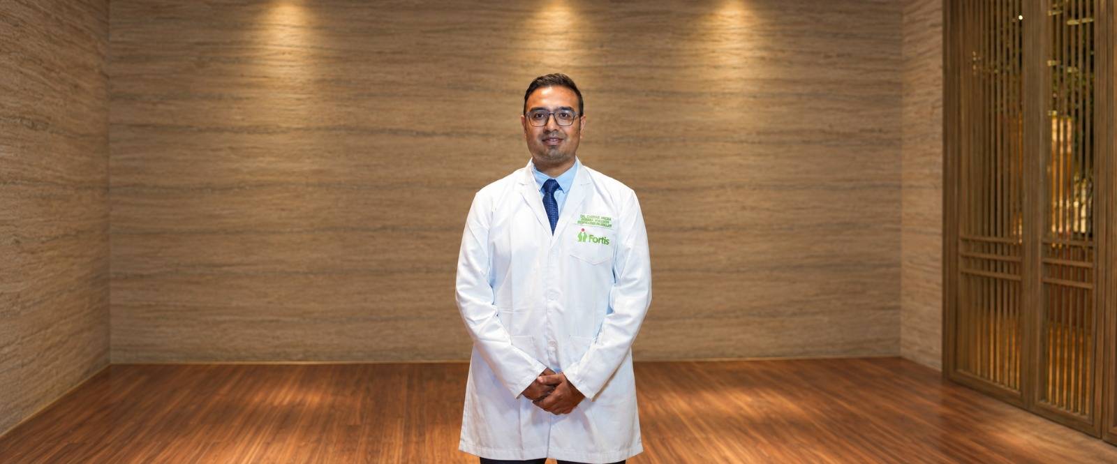 Best Orthopedic Surgeon Dr Chirag Arora providing advanced sports injury treatment, shoulder pain treatment in Gurgaon